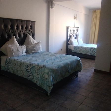 Tassili Lodge Kempton Park Extérieur photo