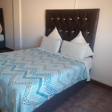 Tassili Lodge Kempton Park Extérieur photo