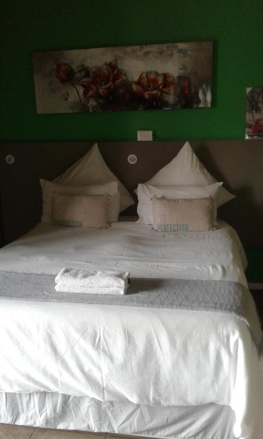 Tassili Lodge Kempton Park Extérieur photo