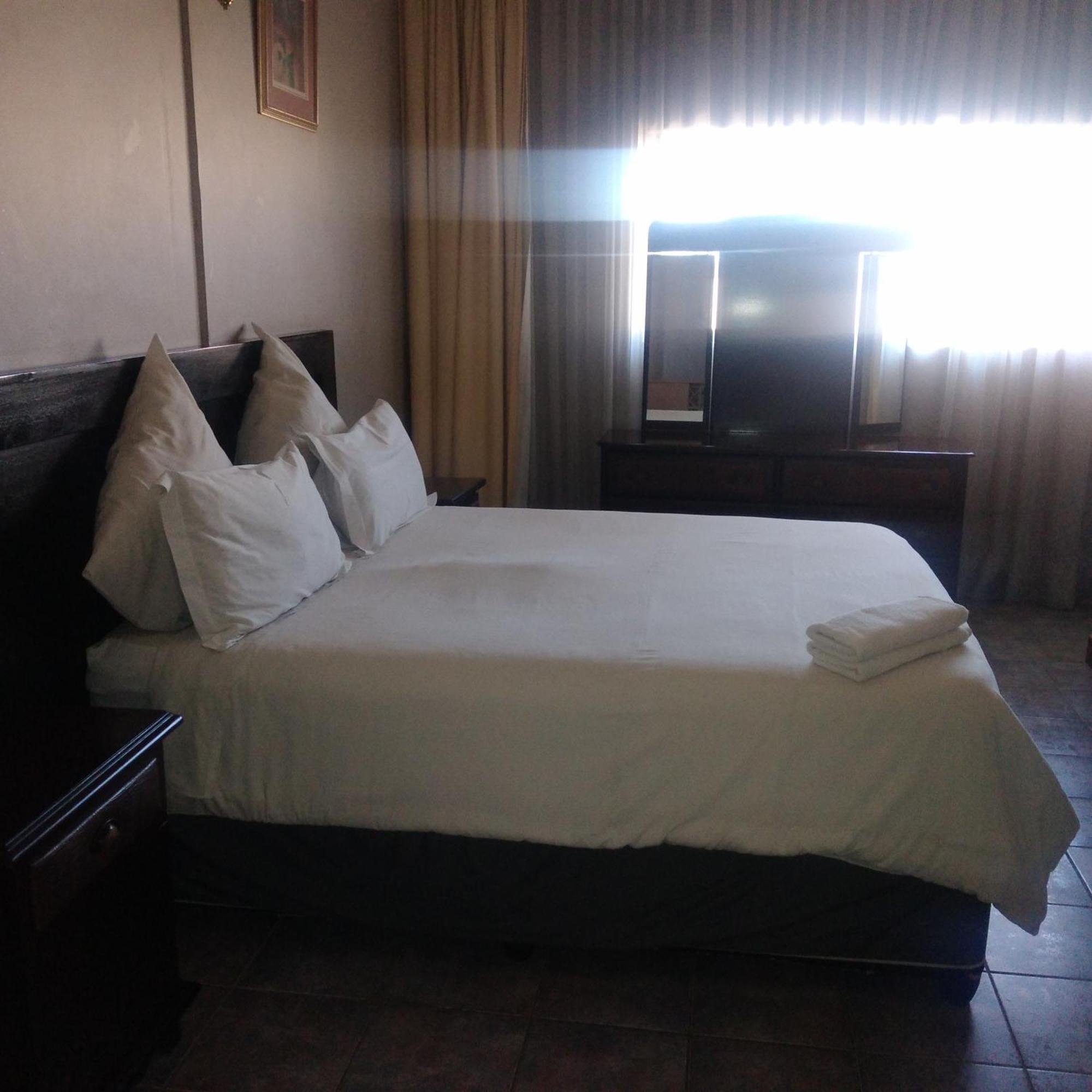 Tassili Lodge Kempton Park Extérieur photo