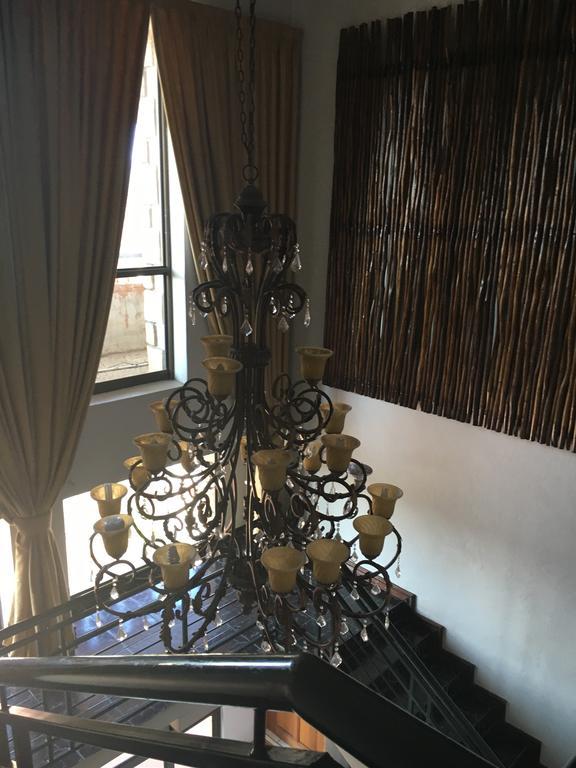 Tassili Lodge Kempton Park Extérieur photo